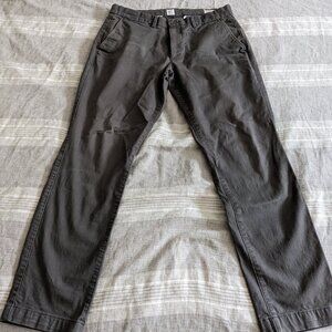 GAP ESSENTIAL KHAKI SLIM 34W X 30L